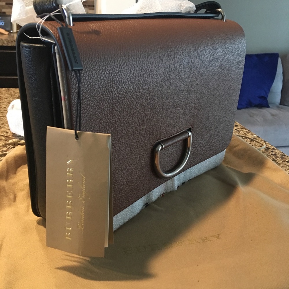 “SOLD “NWT Burberry Medium D Ring Crossbody Bag - Picture 3 of 8